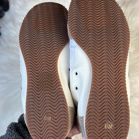 Tory Burch Tory Sneaker - Picture 10 of 11